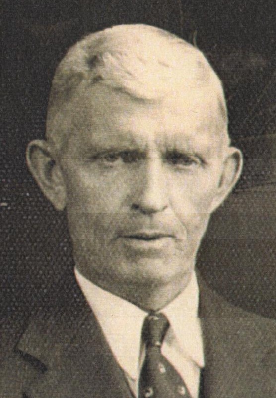 Simon Workman - ™Photo, (cropped from fam. Photo)